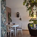 Mummola Kodikas Vintage-huoneisto